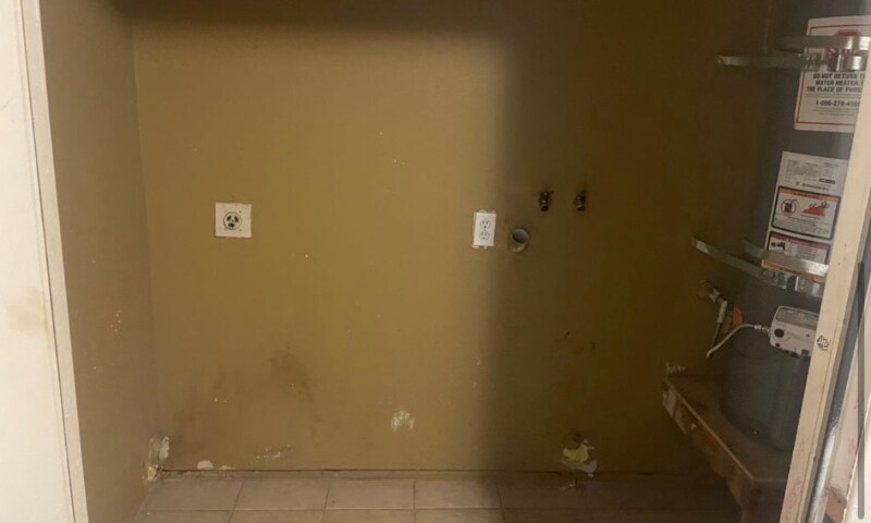 Building Photo - 581 Stratford Ct