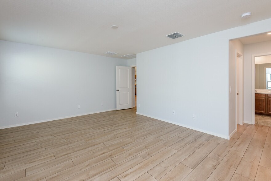 Master bedroom - 16238 W La Ventilla Way
