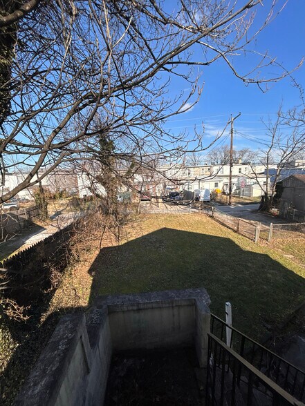 Building Photo - 240 Riverview Ave