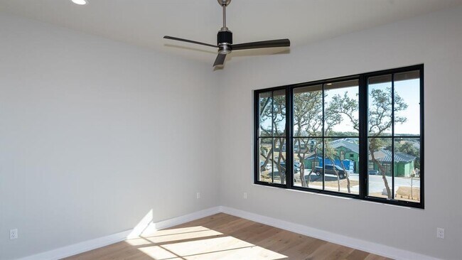Building Photo - 15700 Grumbles Ln