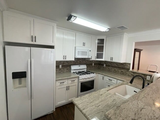 Building Photo - State Ave