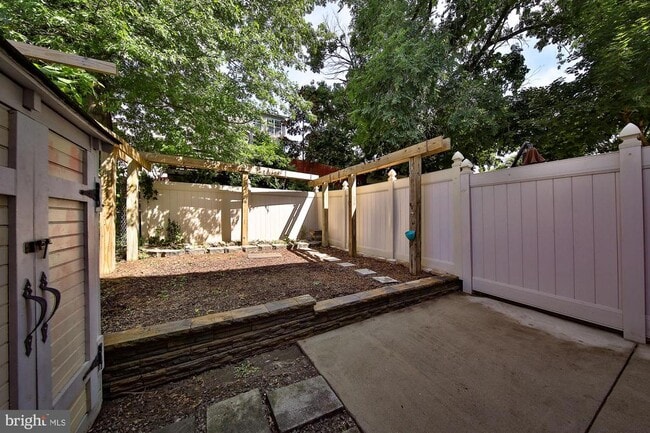 Building Photo - 396 Delmar St