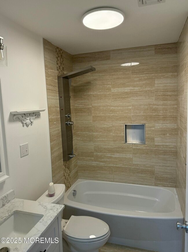 Building Photo - 144B Farrington Ct