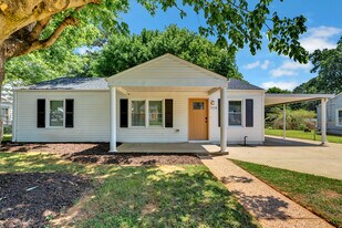 Building Photo - 1018 Fairway Dr NW