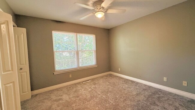 Building Photo - 2213 Silver Leaf Ct