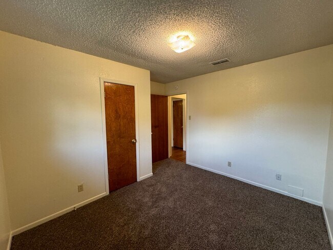 Building Photo - 1115 White Ave