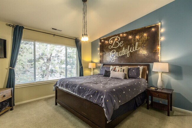 Building Photo - 63055 Yampa Way