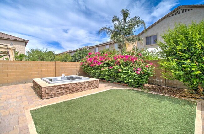 Building Photo - 2143 W Marconi Ave