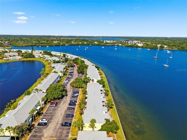 Building Photo - 201 Pompano Dr SE