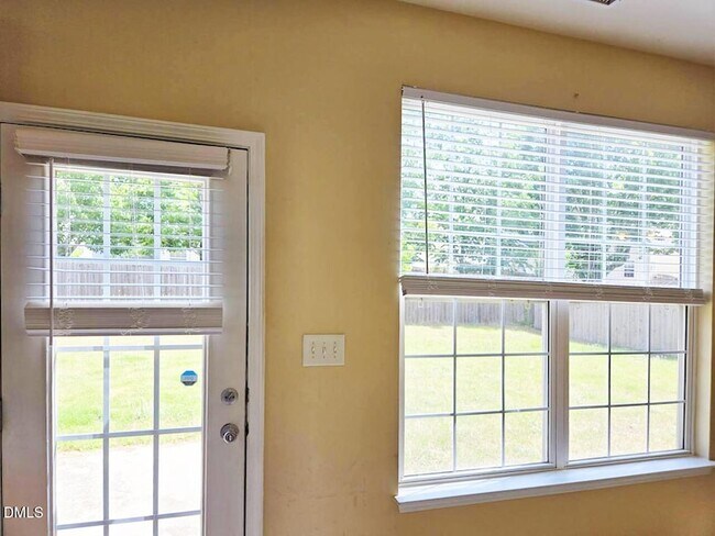 Building Photo - 105 Chandler Springs Dr