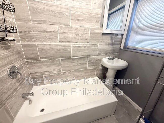 Building Photo - 2065 E Atlantic St