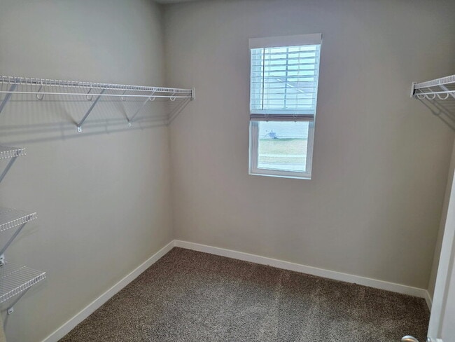 Building Photo - 655 NW Williamsburg Ln