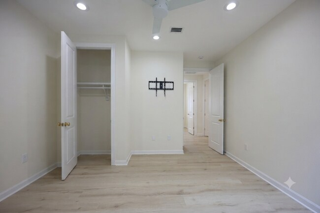 Building Photo - Church Street Village Home For Rent