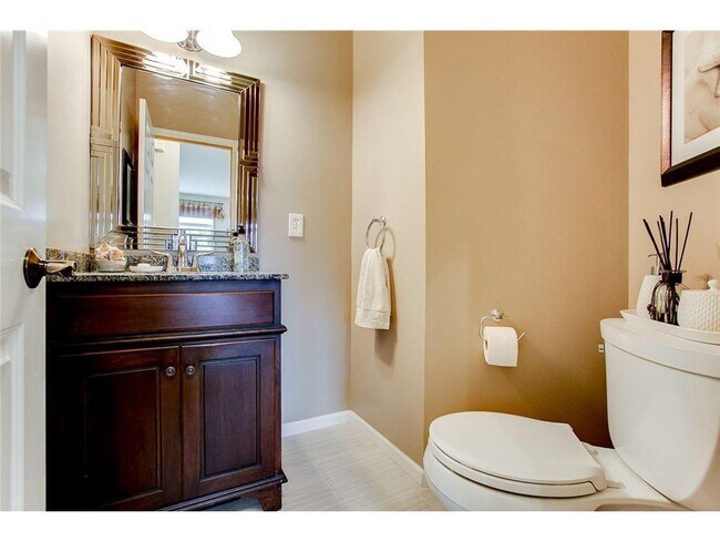 Building Photo - 730 Tilia Ln