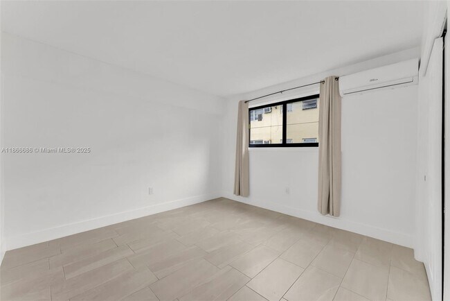 Building Photo - 310 NE 78th St
