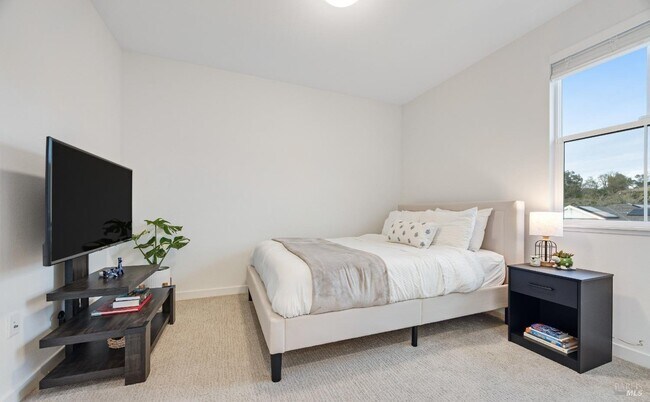 Building Photo - 1747 Linden Ln