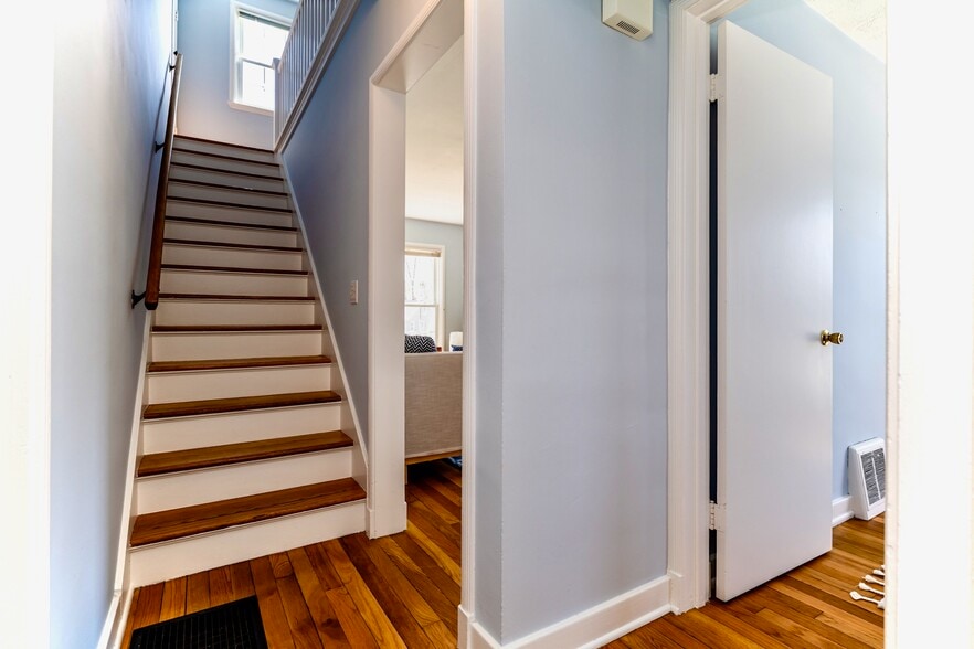 Building Photo - 511 Donna Dr