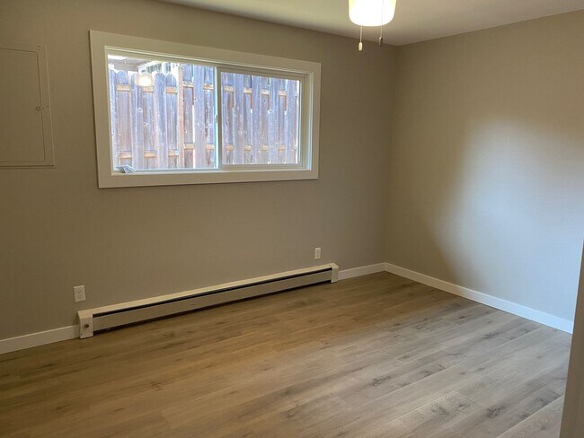 Building Photo - 3043-3045-3045 SW Dolph Ct
