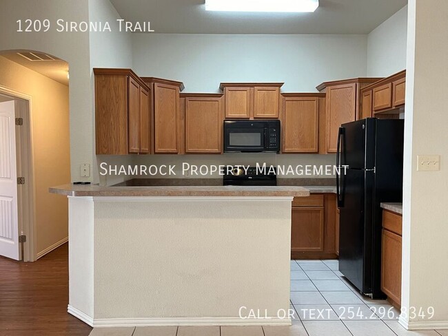 Building Photo - 3 bedroom/2 bath duplex in Midway ISD