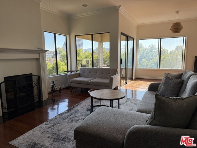 Building Photo - 234 N Kenwood St