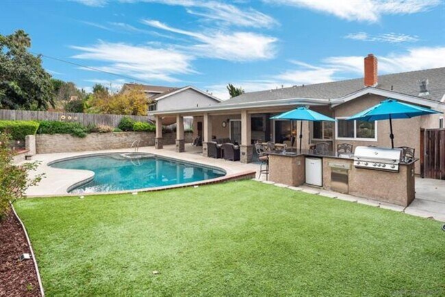 Building Photo - Stunning single-story Vista Del Cerro home with a private backyard oasis designed for effortless ...