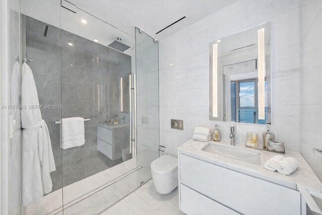 Building Photo - 300 Biscayne Blvd Way