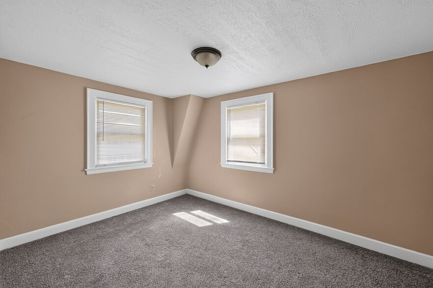 Building Photo - 1337 Ivydale Ave SW