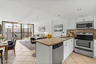 Building Photo - 3475 N Country Club Dr