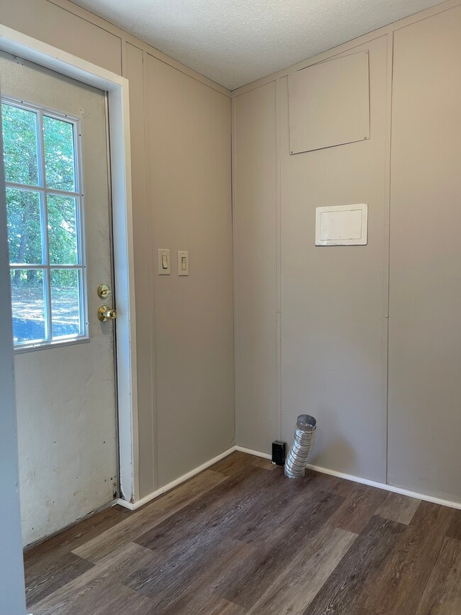 Building Photo - 117 Oldfield Cir