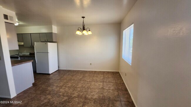 Building Photo - 810 S Kolb Rd