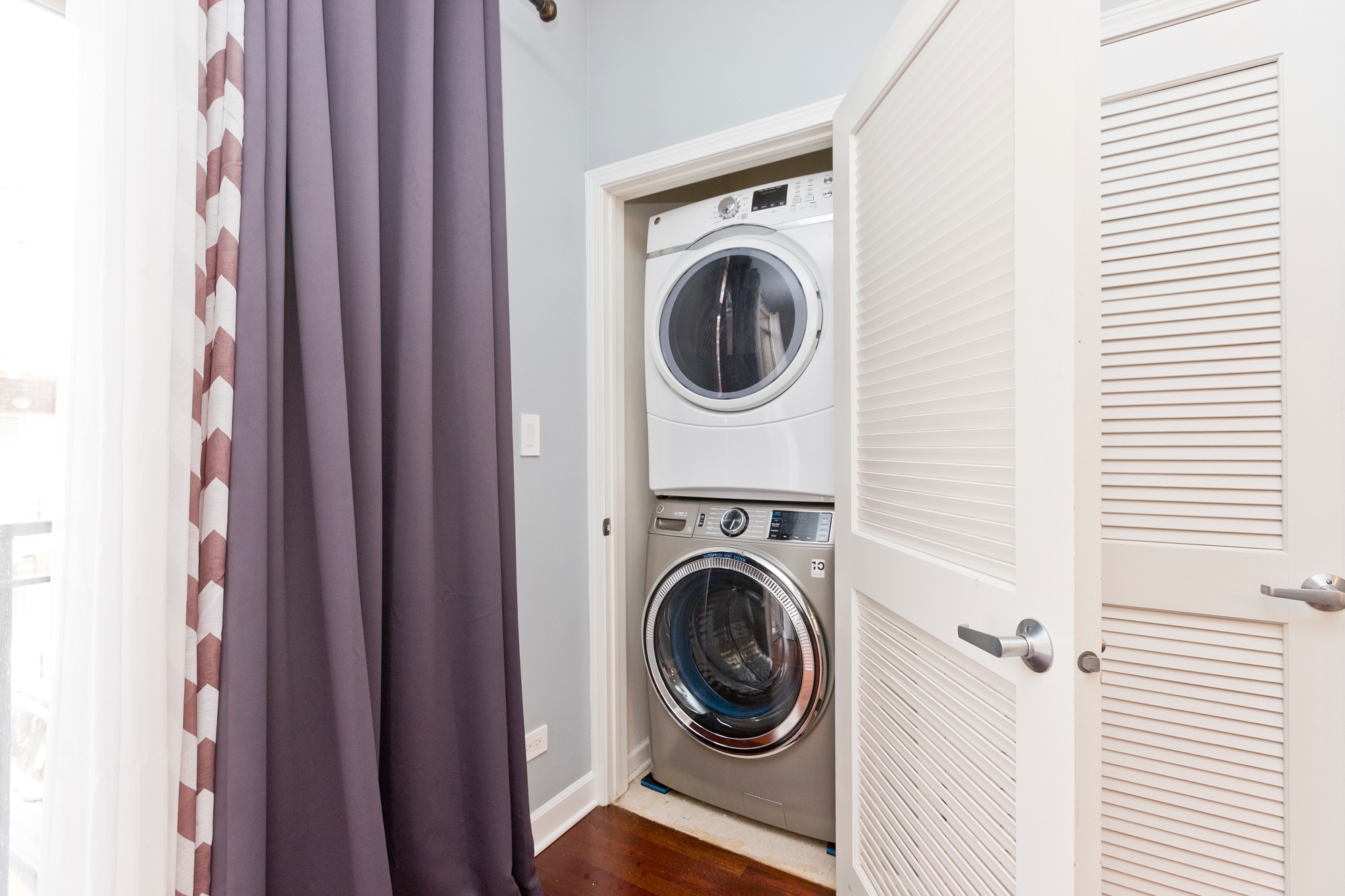 Building Photo - 1332 N Burling St