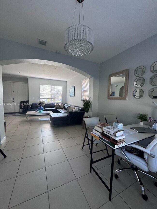 Building Photo - 25001 SW 118 Ct