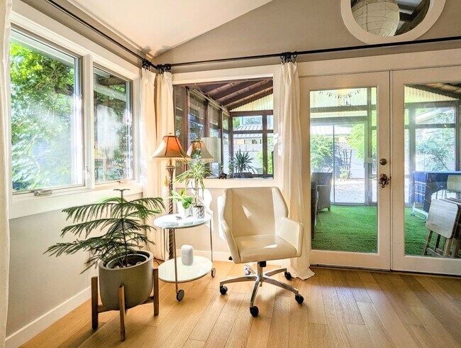 Building Photo - Remodeled Home Next To Zilker Park - 3 BR / 2 BA