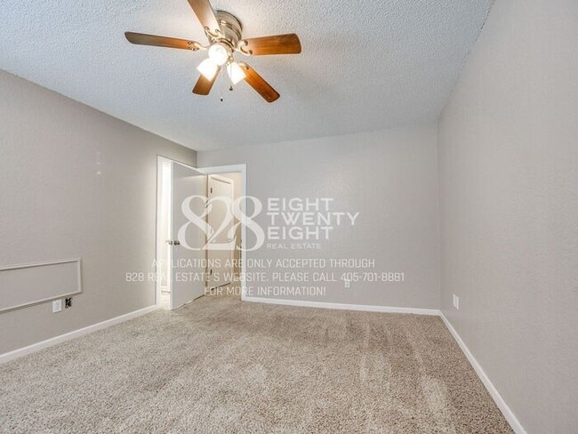 Building Photo - Spacious 2 Bed/2 Bath Townhome Duplex Available NOW in Moore, OK!