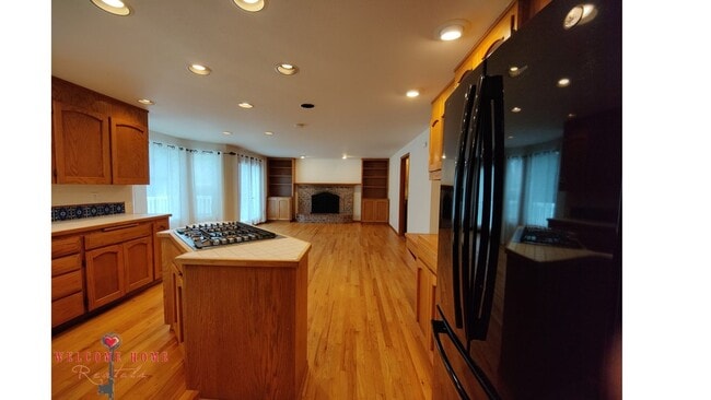 Building Photo - Beautiful open floorplan in amazing Steilacoom!!  All appliances included, large yard!!