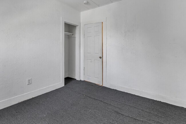 Building Photo - 13 Plain St