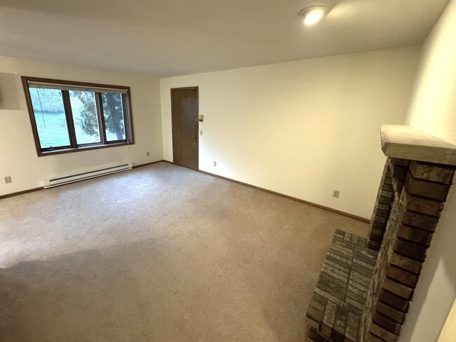 Building Photo - 10 Mesa Ct