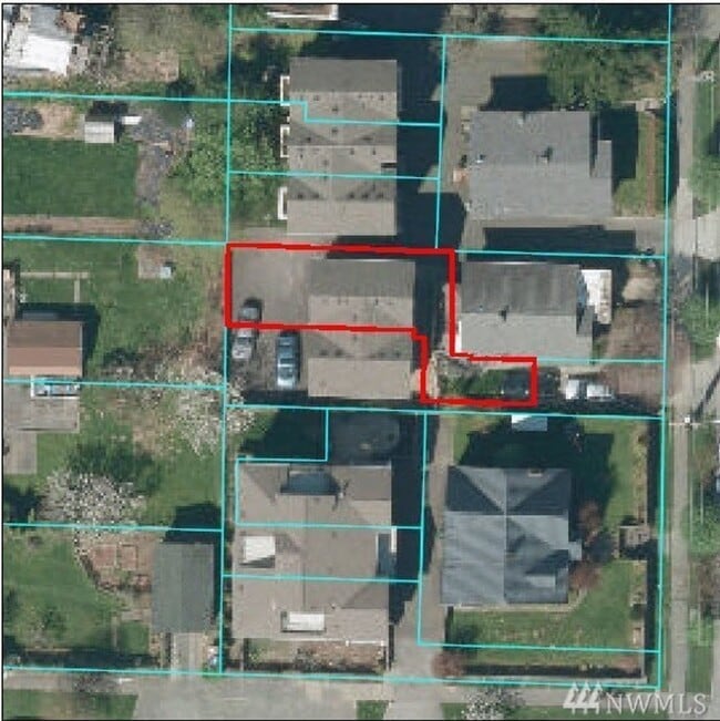 Building Photo - Charming 3-Story townhome located near Hig...