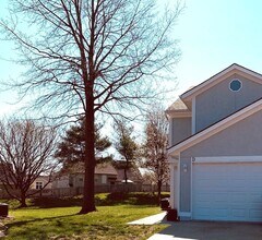 Building Photo - Convenient Lee’s Summit Living in Whispering Winds