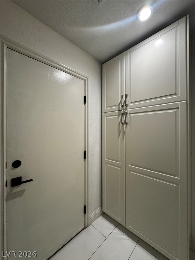 Building Photo - 956 Puerta Del Sol Dr