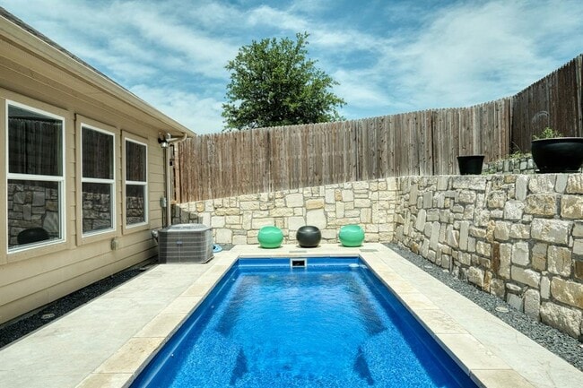 Building Photo - 3209 Ortman Dr