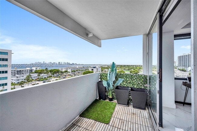 Building Photo - 7545 E Treasure Dr