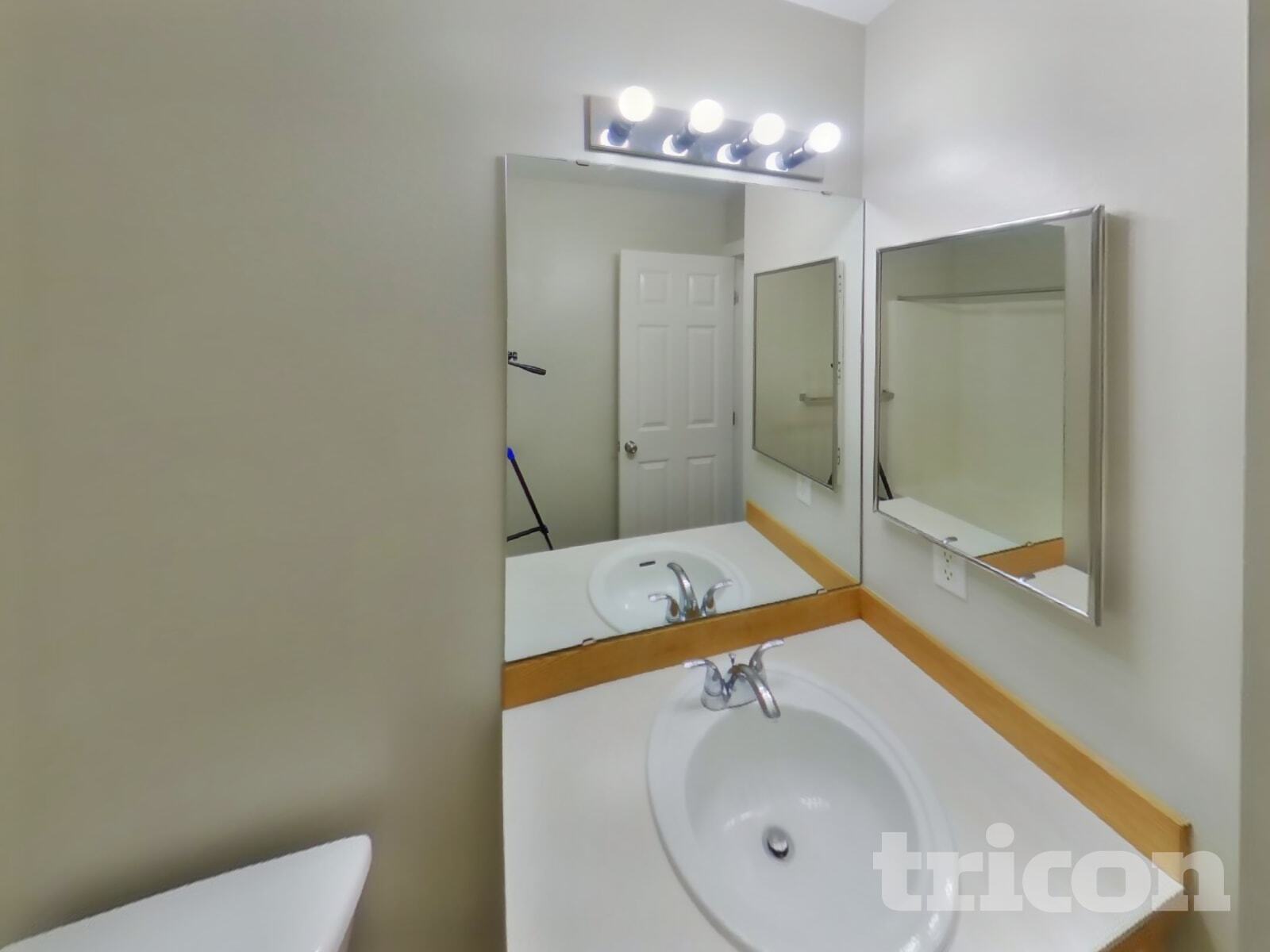 Building Photo - 2213 Anderson Ave