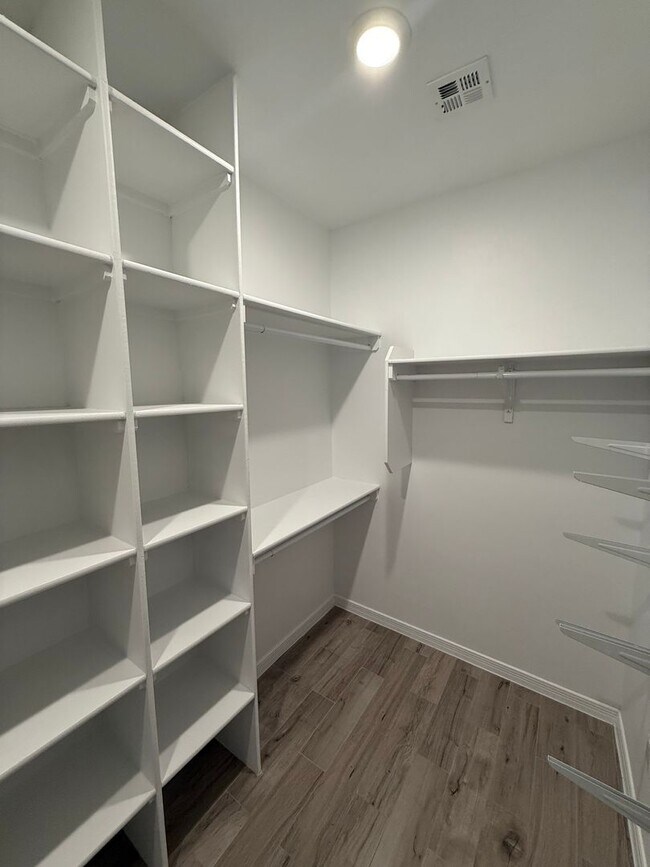 Building Photo - Beautiful home in Sonoma Springs! 4bed, 2.5 baths