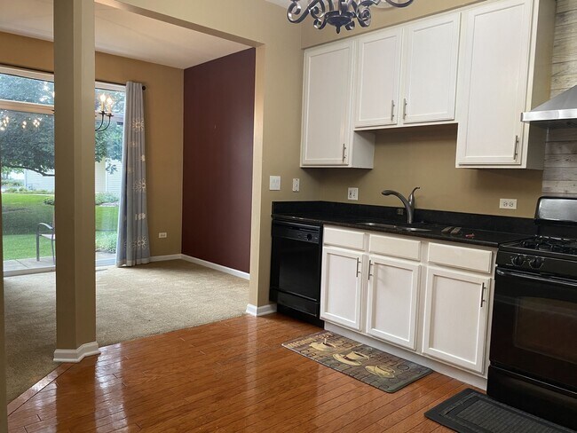 Building Photo - 2824 White Thorn Cir