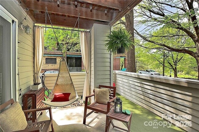 Building Photo - 1140 W 1st St