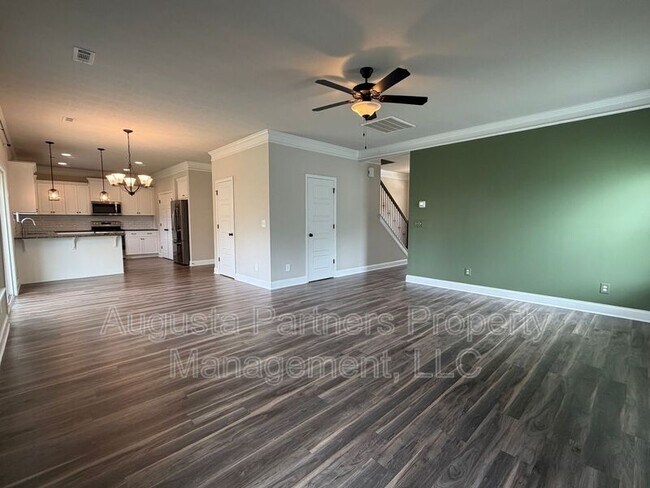 Building Photo - 1008 Swan Ct