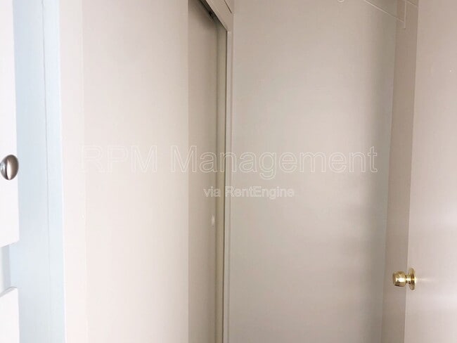 Building Photo - 17433 Vanowen St