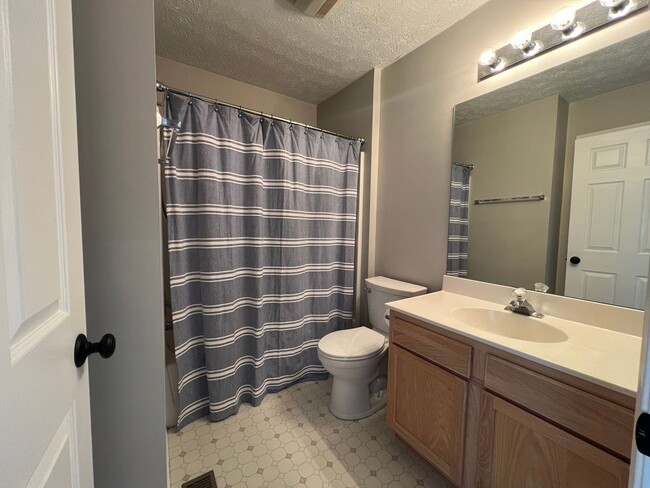 Building Photo - Charming 3-Bedroom Home with Modern Upgrad...