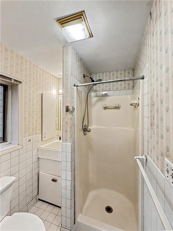 Building Photo - 2008 Shalimar Dr NE